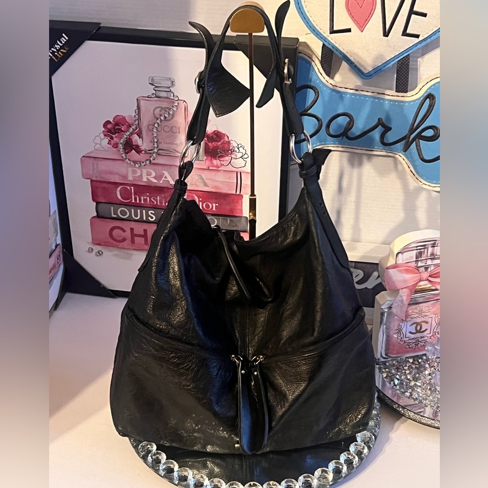 Pulicati black leather shoulder bag, made in Italy.